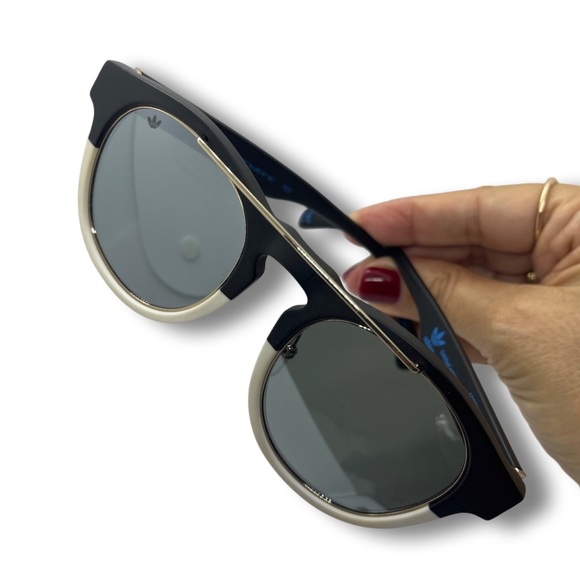 ADIDAS 😎 - Picture 3 of 13